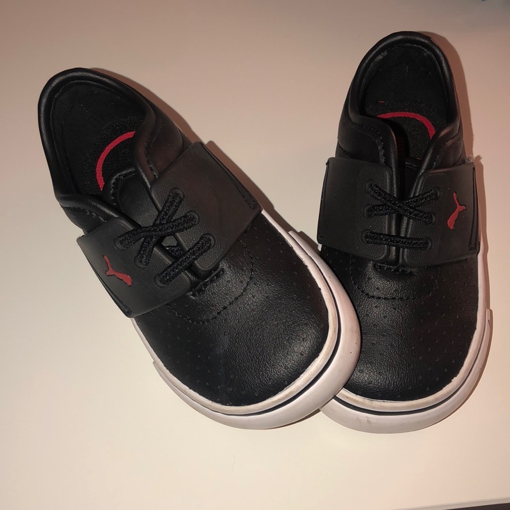 Toddler low top Puma sneakers